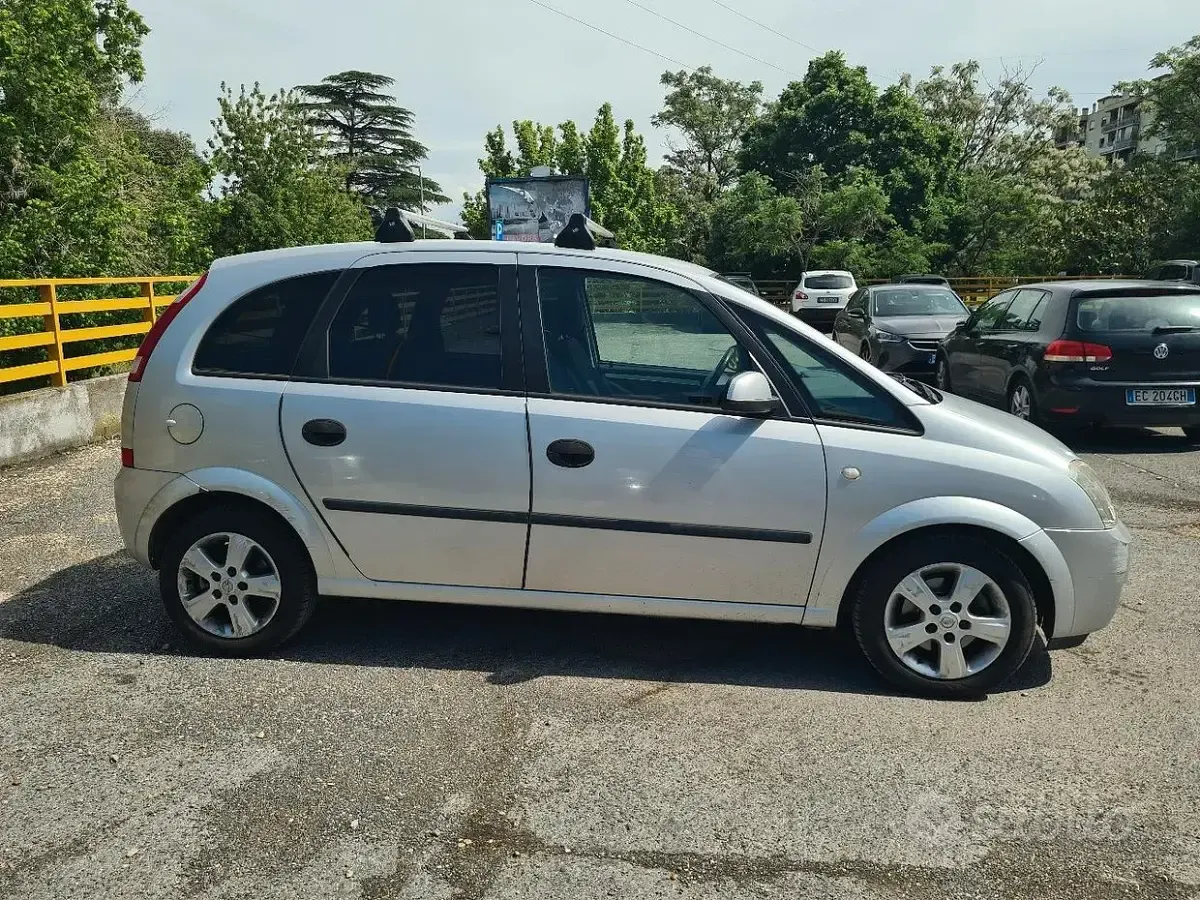 Usata Opel Meriva 101 CV (74 kW) 2005 Grigio Monovolume