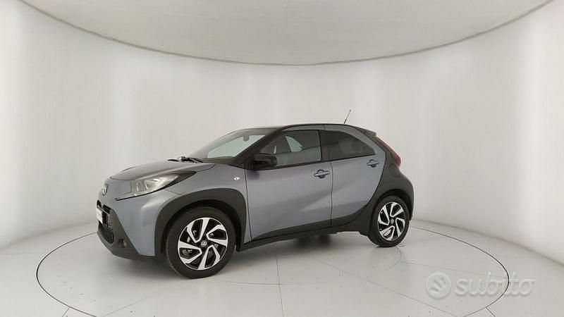 Usata Toyota Aygo X Trend 72 CV (52 kW) 2024 Grigio SUV