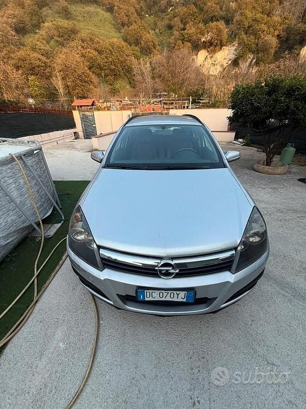 Usata Opel Astra 101 CV (74 kW) 2007 Grigio Station wagon