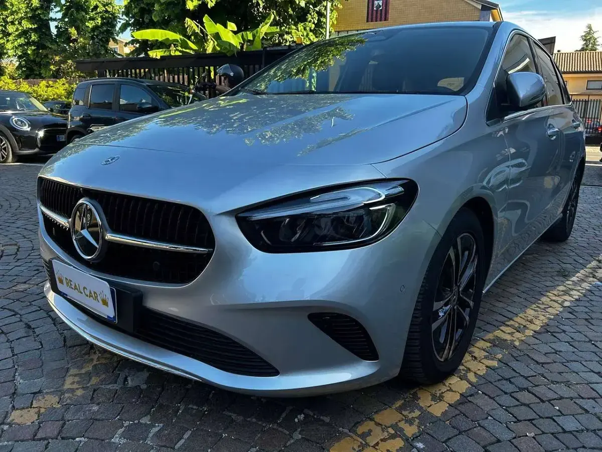 Usata Mercedes B180 Advanced 136 CV (100 kW) 2023 Argento met Utilitaria