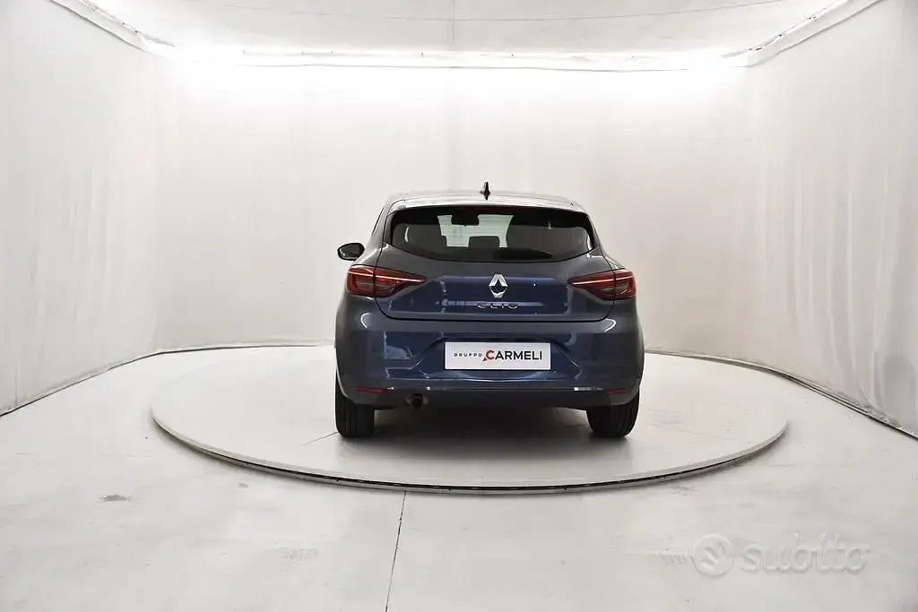 Usata Renault Clio V Intens 101 CV (74 kW) 2022 Grigio Berlina