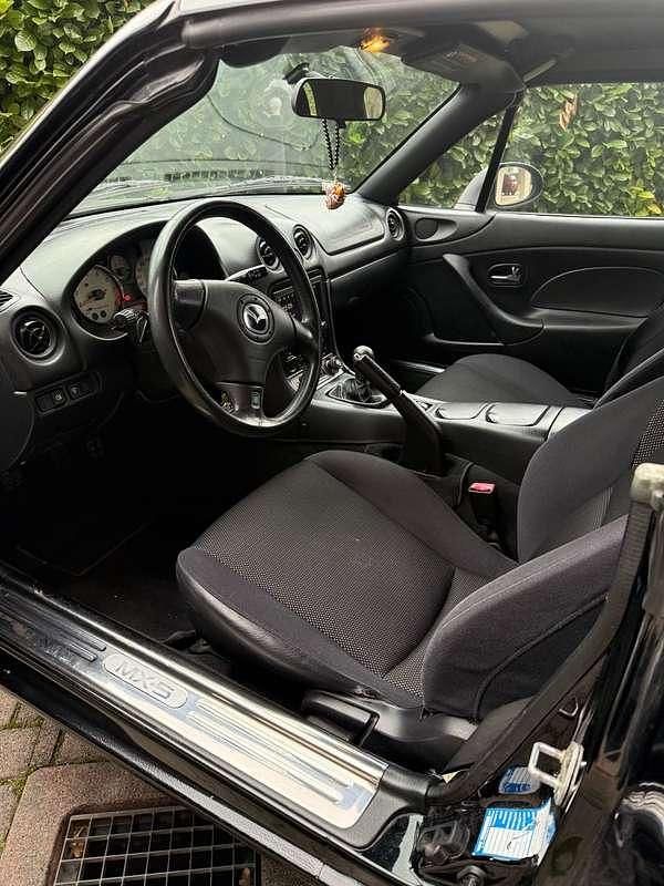 Usata Mazda MX5 110 CV (80 kW) 2005 Nero Cabrio
