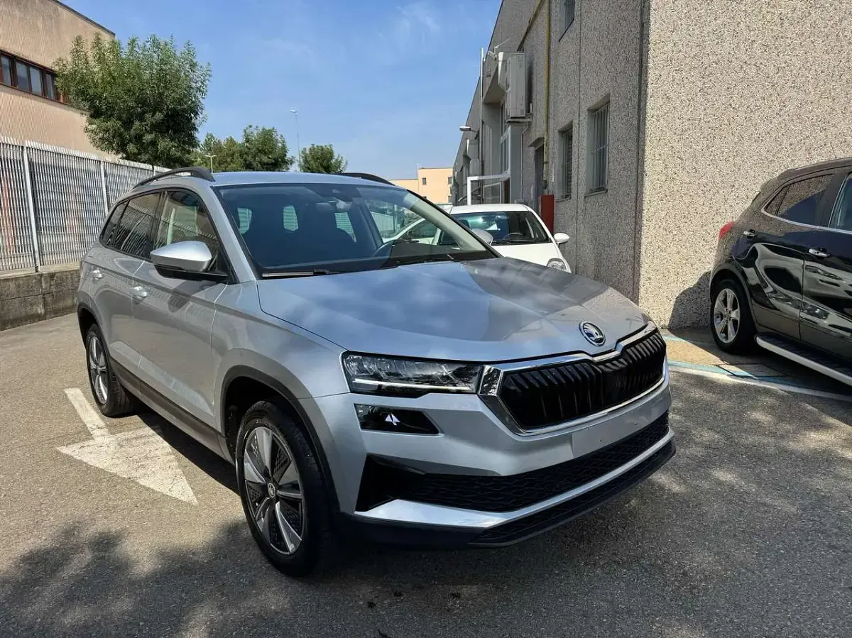Usata Skoda Karoq Executive 116 CV (85 kW) 2024 Grigio SUV