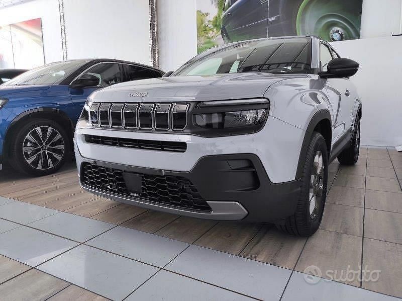 Nuova Jeep Avenger Longitude 101 CV (74 kW) 2025 Grigio SUV