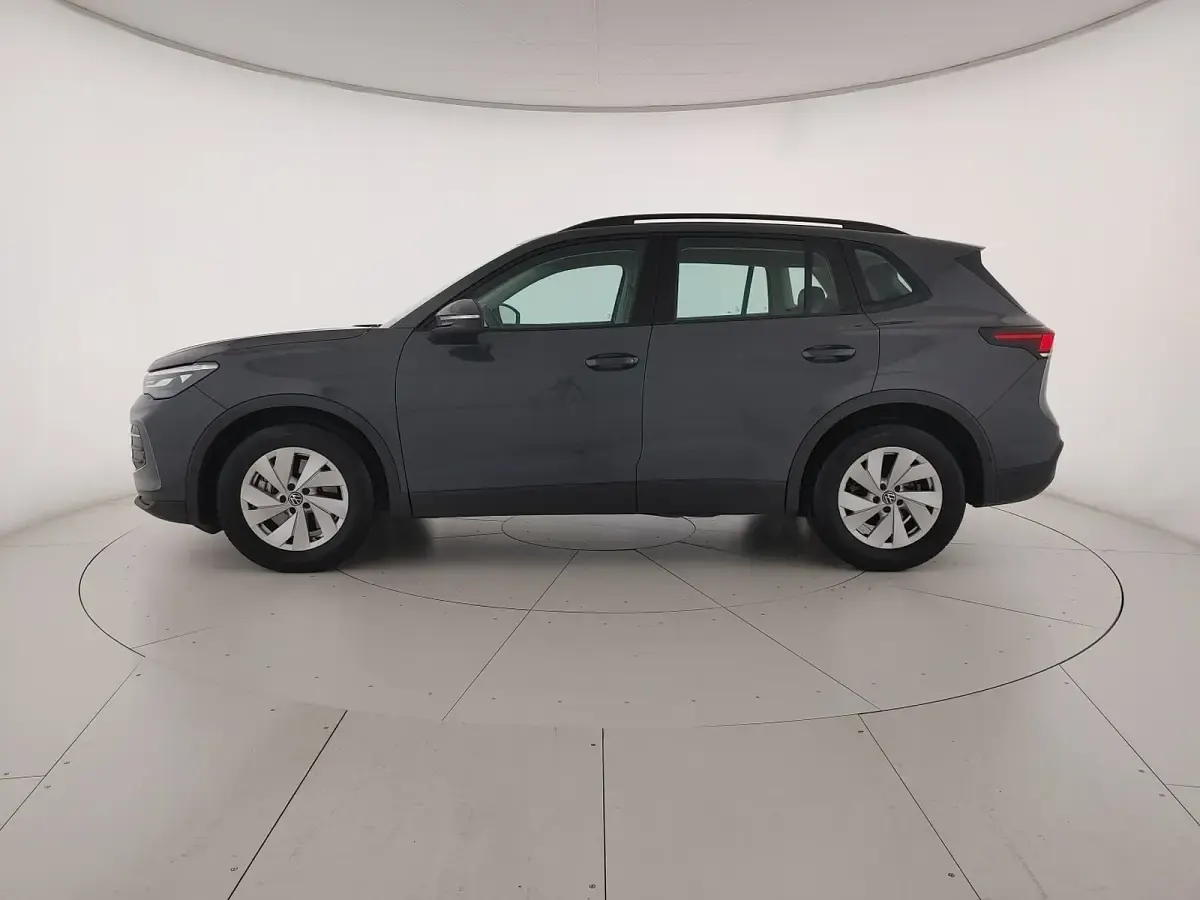 Usata VW Tiguan Life 150 CV (110 kW) 2025 Dolphin grey metallizzato SUV