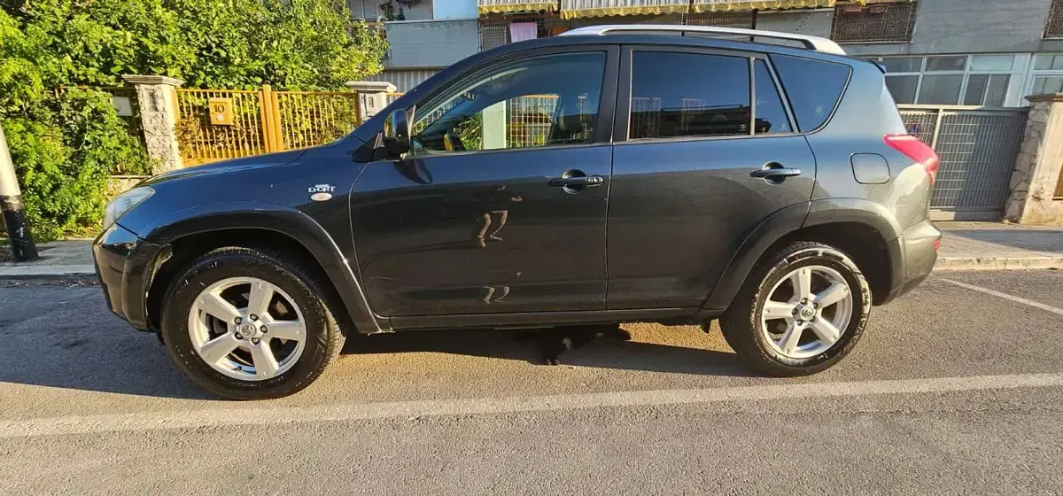 Usata Toyota RAV4 Luxury 177 CV (130 kW) 2007 Grigio SUV