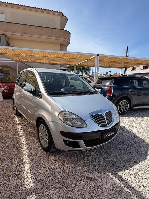 Usata Lancia Musa 95 CV (69 kW) 2006 Grigio Monovolume