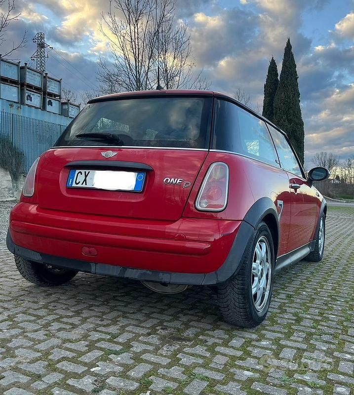 Begagnad Mini One D 75 HK (55 kW) 2005 Röd Halvkombi