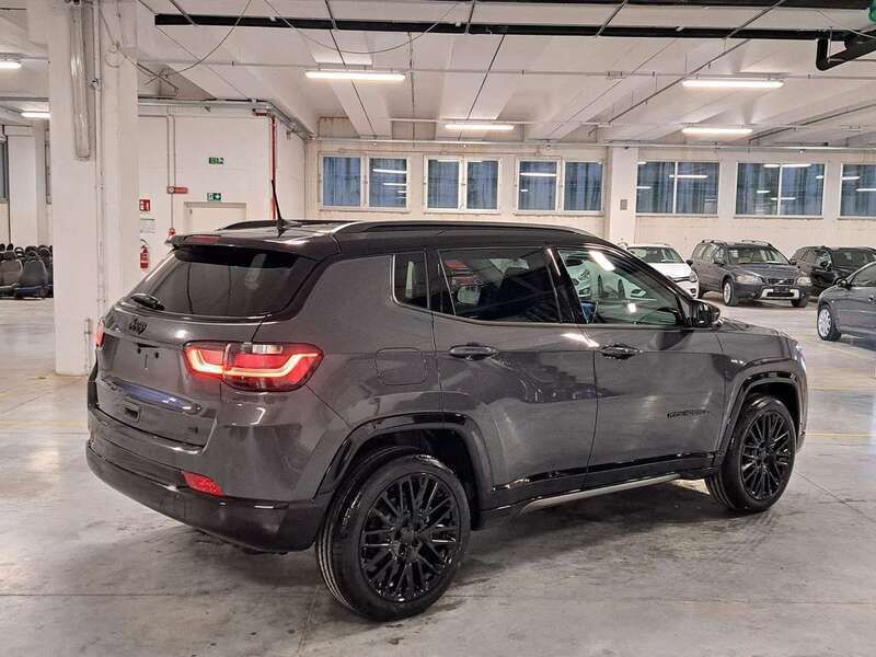 Usata Jeep Compass 131 CV (96 kW) 2024 Graphite grey/tetto black SUV