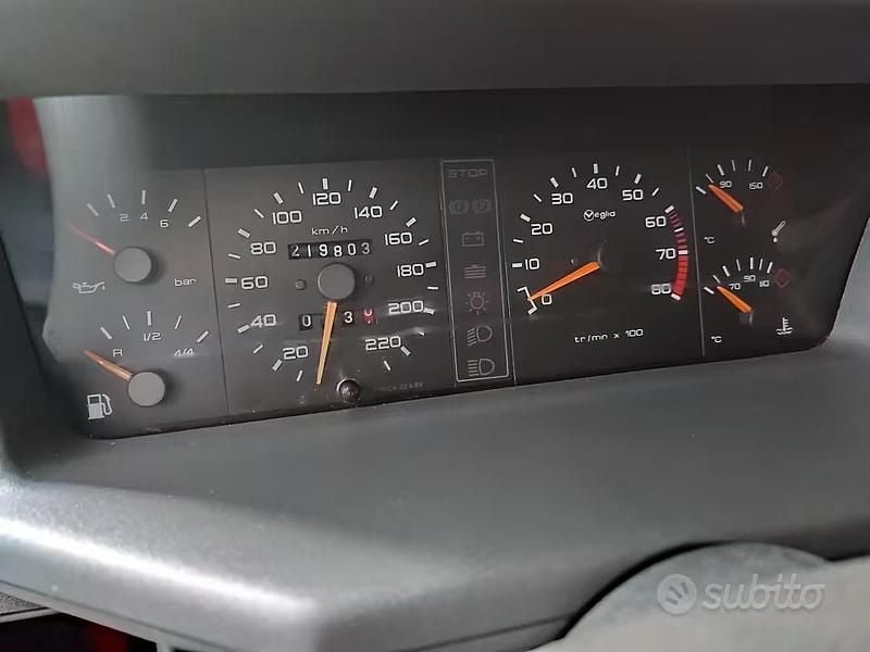 Usata Peugeot 205 128 CV (94 kW) 1987 Bianco Berlina