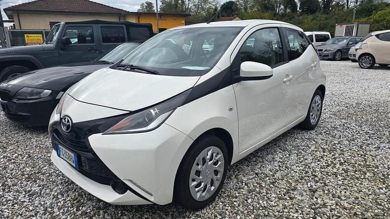 Bianco Usata 2016 Toyota Aygo Cool Due volumi | 8500 € (Buon prezzo) - Immagine 1/4