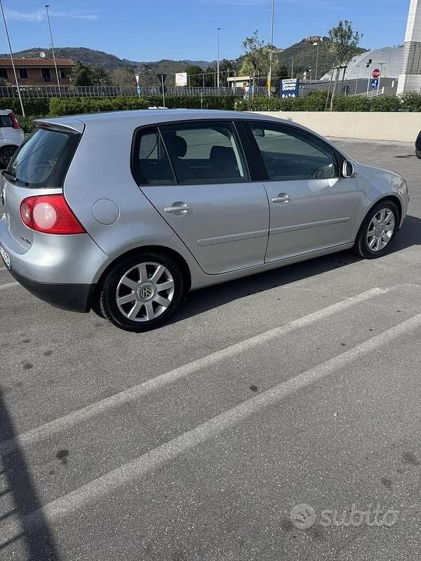Usata VW Golf IV 140 CV (102 kW) 2005 Grigio Berlina