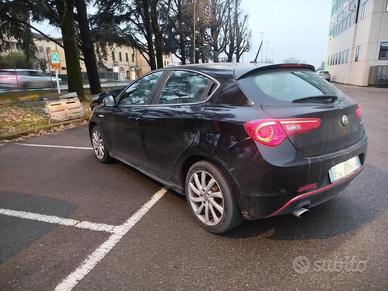 Usata Alfa Romeo Giulietta 120 CV (88 kW) 2017 Nero Utilitaria