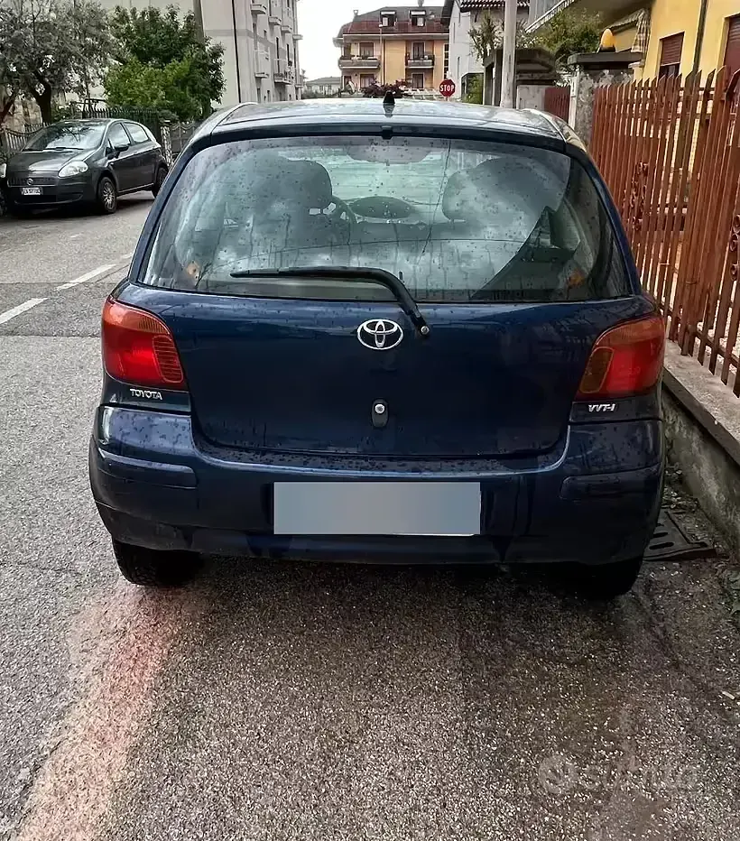Usado Toyota Yaris 65 CV (47 kW) 2004 Azul Berlina