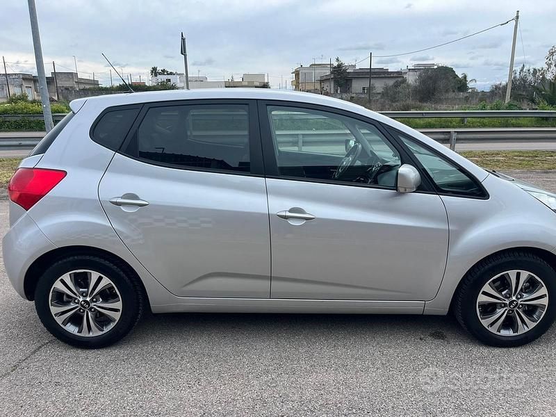 Usata Kia Venga 90 CV (66 kW) 2015 Grigio Utilitaria