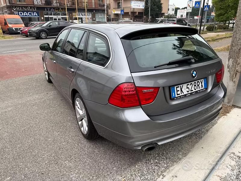 Begagnad BMW 320 Efficient Dynamics 184 HK (135 kW) 2011 Grå Kombi