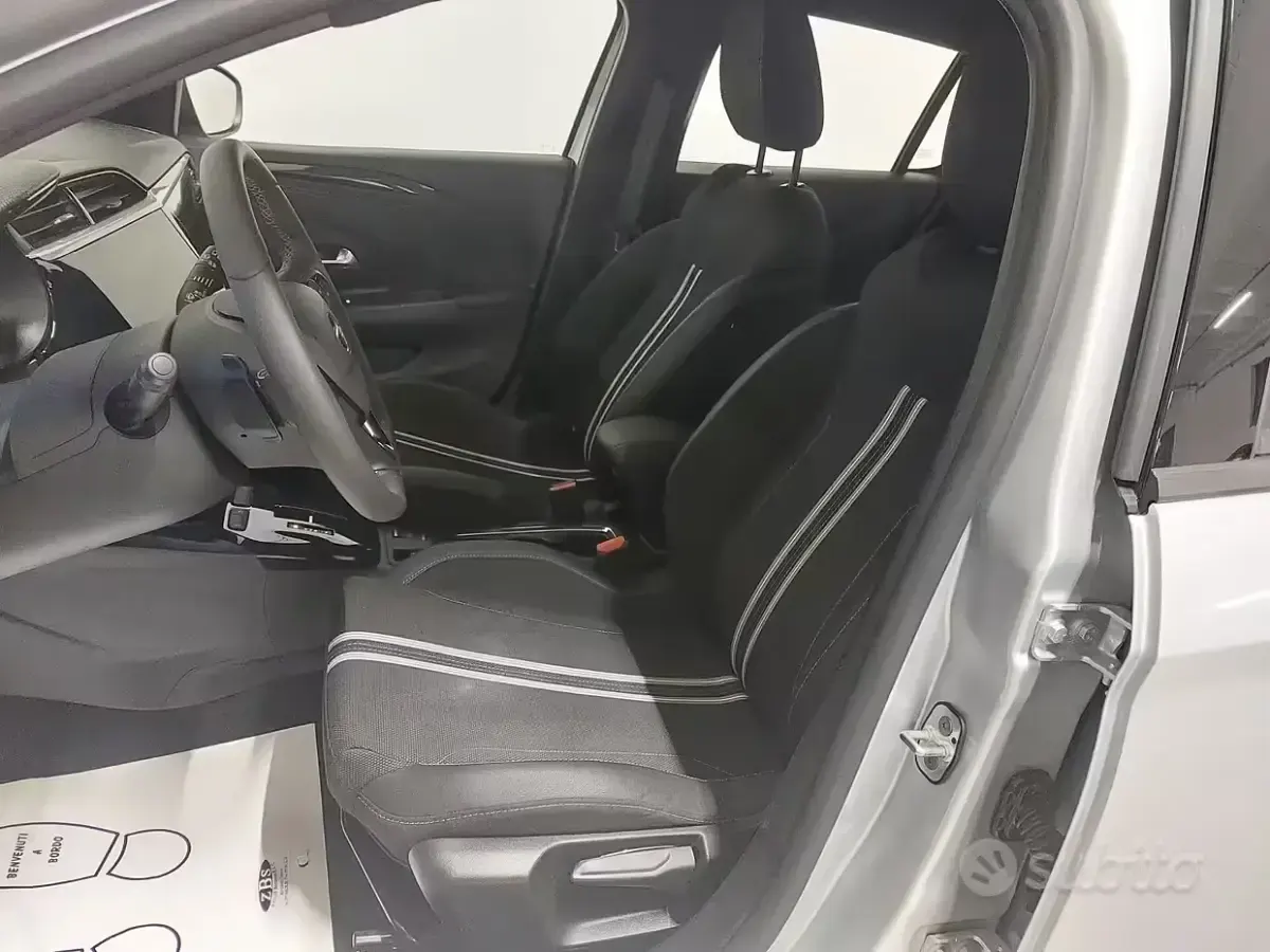Usata Opel Corsa 101 CV (74 kW) 2025 Argento Utilitaria