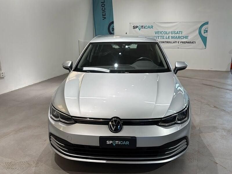 Usata VW Golf VIII Life 131 CV (96 kW) 2023 Argento Berlina