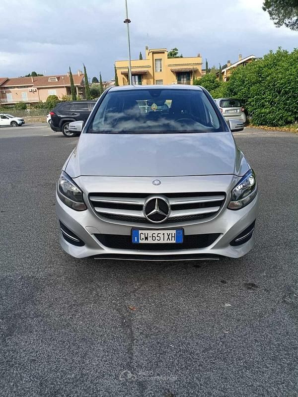 Usata Mercedes B200 136 CV (100 kW) 2015 Argento Monovolume
