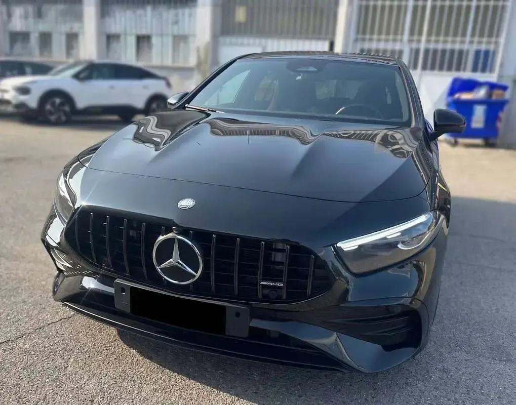 Begagnad Mercedes A35 AMG AMG Line Premium Plus 306 HK (225 kW) 2023 Svart Sedan