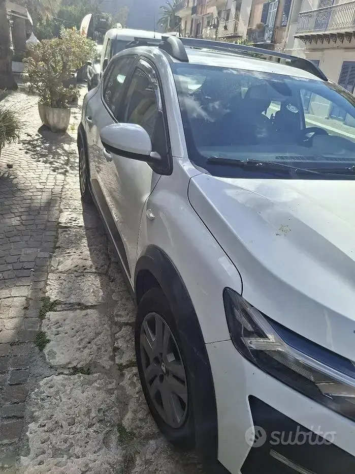 Begagnad Dacia Sandero Stepway 90 HK (66 kW) 2022 Vit Sedan