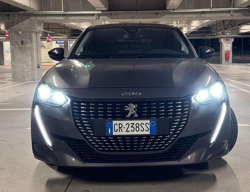 Grigio Usata 2023 Peugeot 208 Active Due volumi | 19.000 € (Cara) - Immagine 1/4
