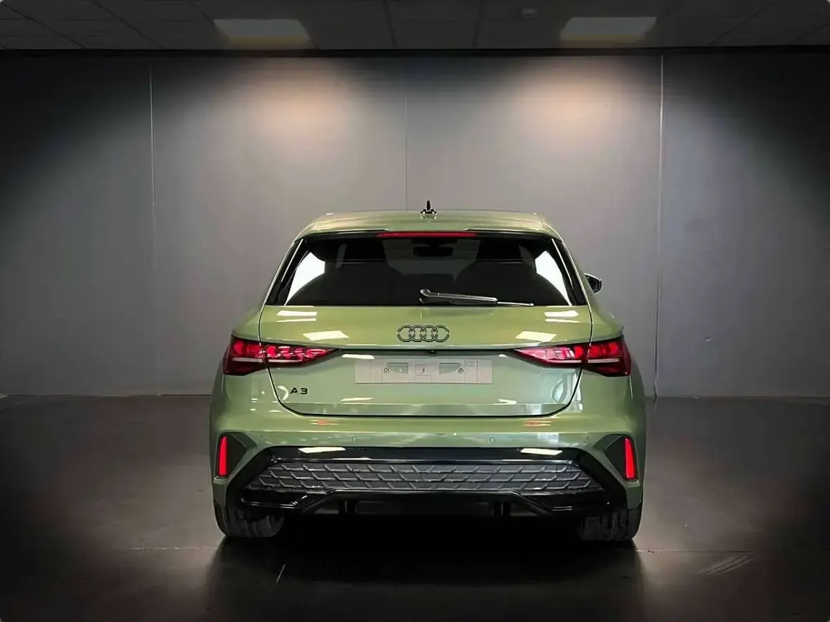 Nuova Audi A3 S-Line 150 CV (110 kW) 2025 Verde Berlina