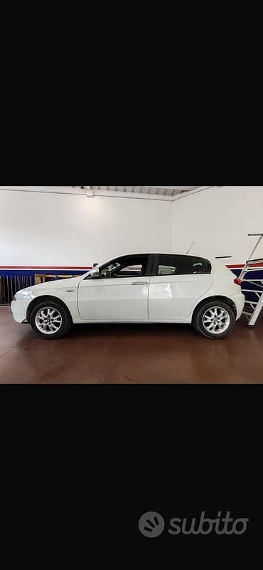 Usata Alfa Romeo 147 105 CV (77 kW) 2010 Bianco Utilitaria