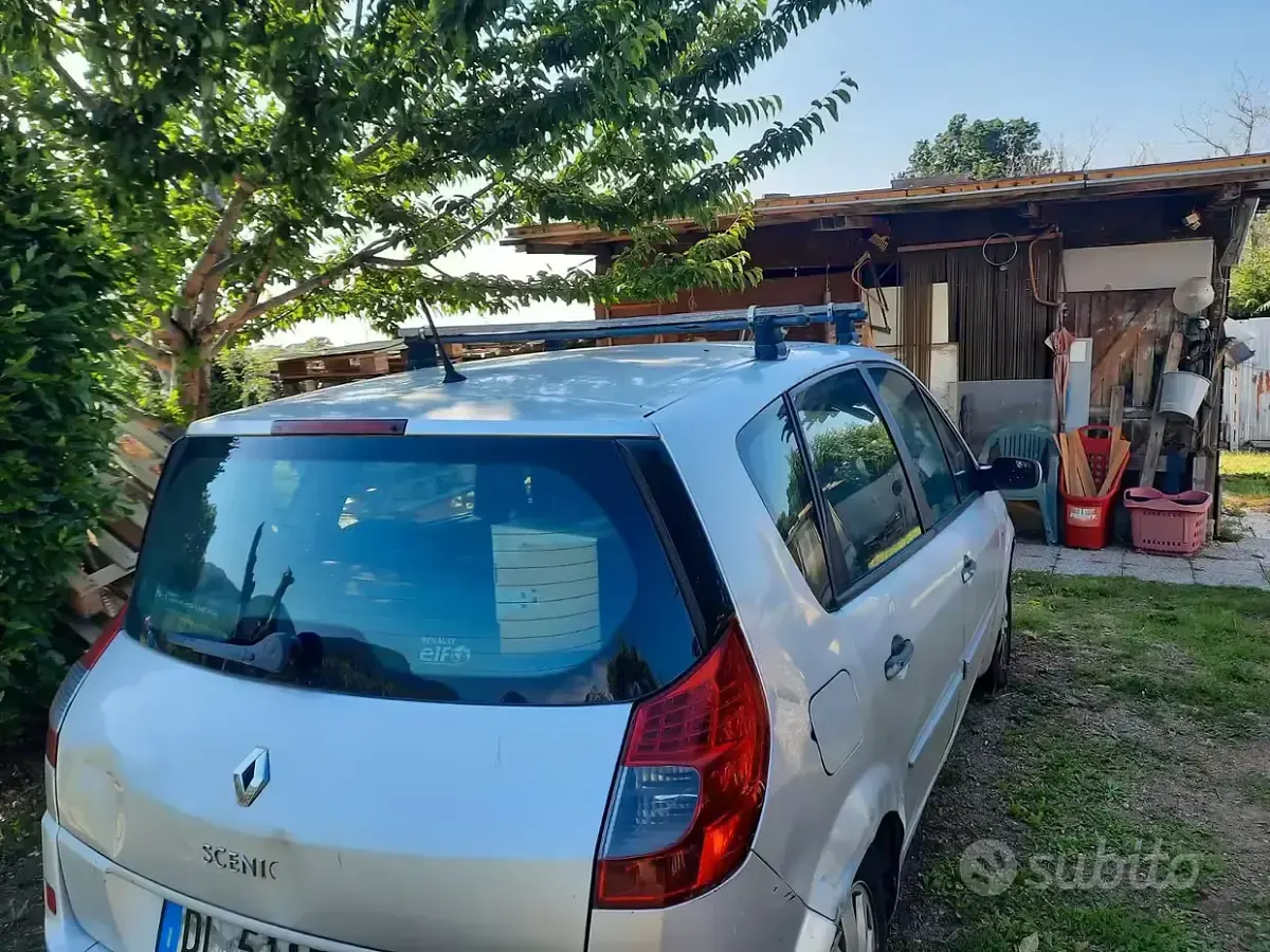 Usata Renault Scénic II 106 CV (77 kW) 2007 Grigio Monovolume
