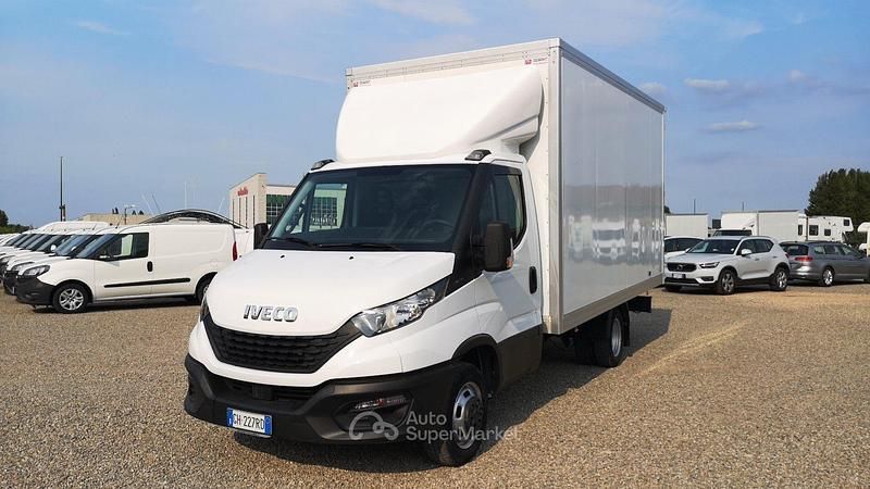 Usata Iveco Daily 136 CV (100 kW) 2022 Bianco Furgone