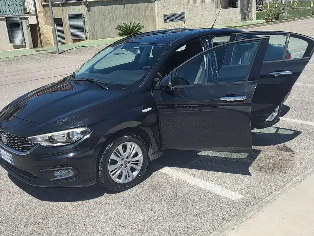 Usata Fiat Tipo Lounge 120 CV (88 kW) 2016 Nero Berlina