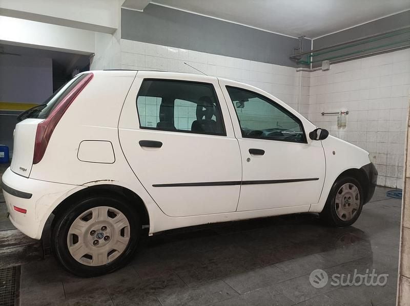 Usata Fiat Punto 75 CV (55 kW) 2006 Utilitaria