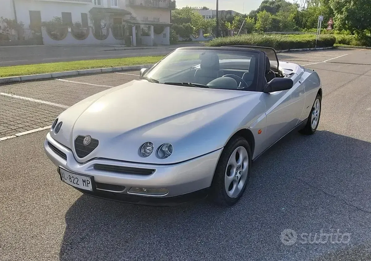 Usata Alfa Romeo Spider 150 CV (110 kW) 1996 Grigio Cabrio