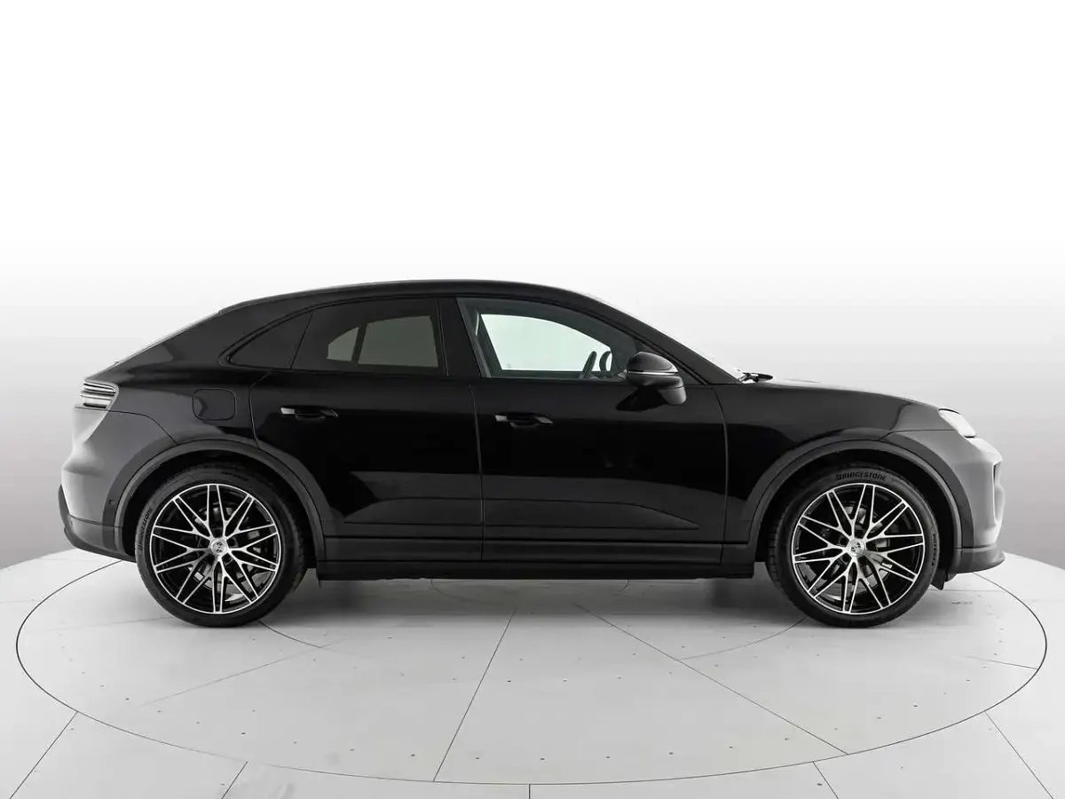 Nuova Porsche Macan 330 kW (449 CV) 2026 Nero jet metallizzato SUV