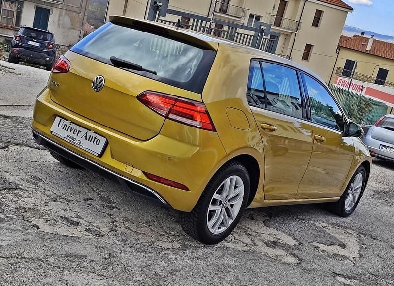 Usata VW Golf VII Business 116 CV (85 kW) 2018 Oro Berlina