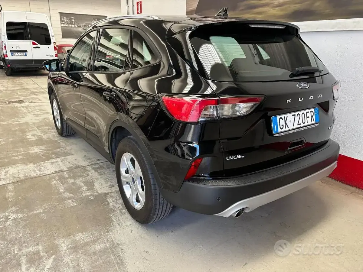 Usata Ford Kuga 152 CV (111 kW) 2022 Nero SUV