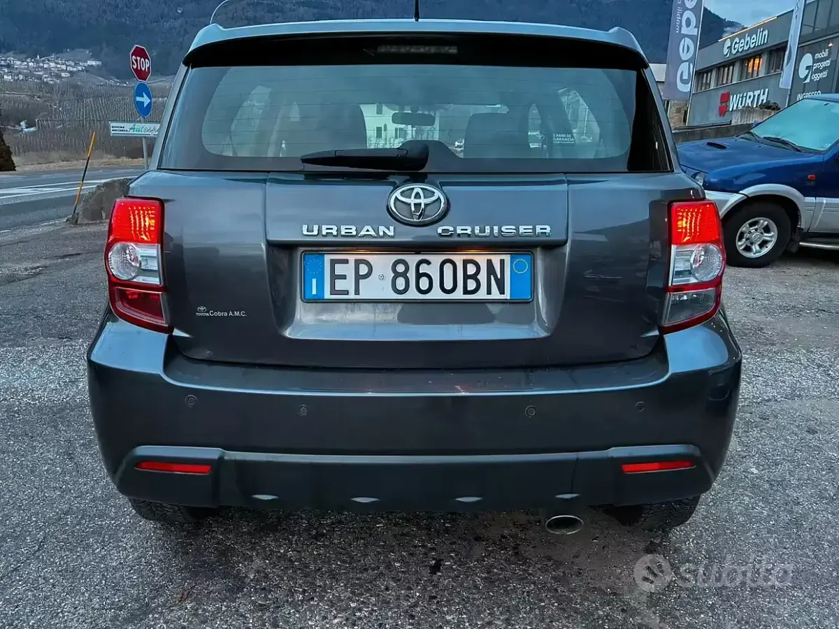 Usata Toyota Urban Cruiser 90 CV (66 kW) 2013 Grigio Utilitaria