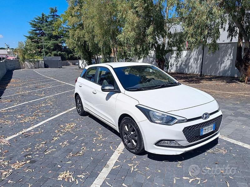 Usata 2018 Hyundai i20 Tre volumi | 6000 € (Ottimo prezzo) - Immagine 1/4