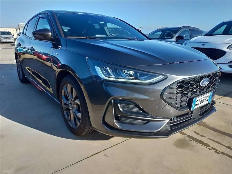 Grigio Usata 2023 Ford Focus ST-Line Berlina | 20.900 € (Buon prezzo) - Immagine 1/4