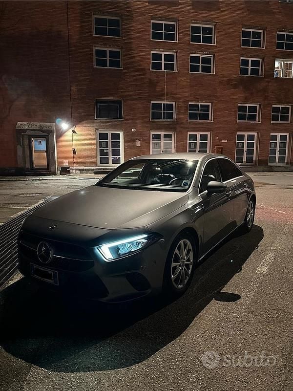 Usata Mercedes A180 116 CV (85 kW) 2020 Grigio Berlina