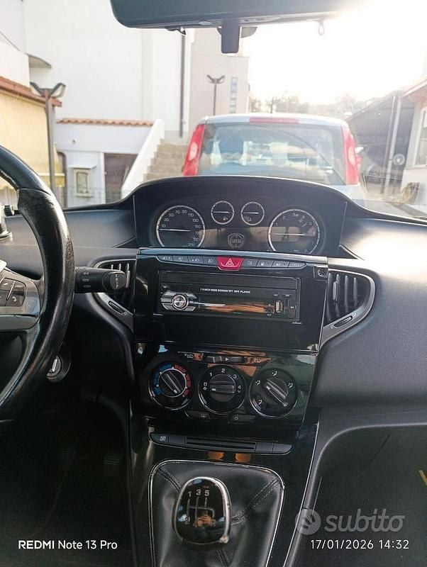 Usata Lancia Ypsilon 69 CV (50 kW) 2011 Bianco Utilitaria