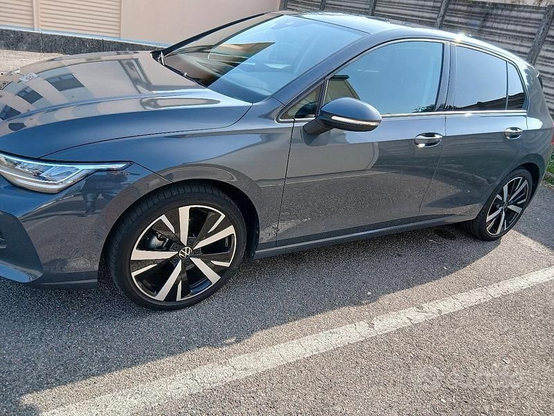 Usata VW Golf VIII 115 CV (84 kW) 2024 Grigio Berlina