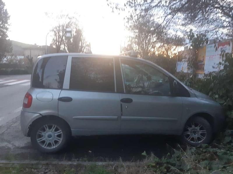 Usata Fiat Multipla 103 CV (75 kW) 2005 Argento Monovolume