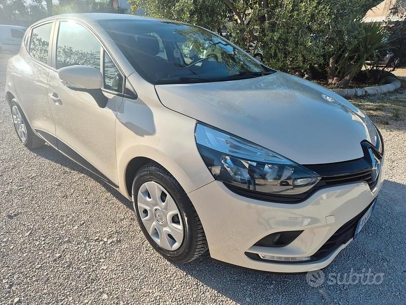 Usata Renault Clio IV Zen 75 CV (55 kW) 2017 Beige Berlina