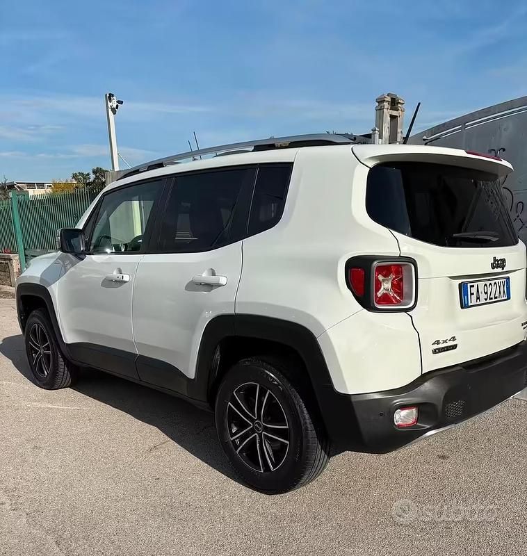 Usata Jeep Renegade Limited 140 CV (102 kW) 2015 Bianco SUV