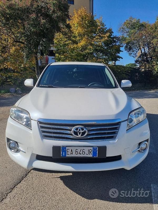 Usata Toyota RAV4 Executive 150 CV (110 kW) 2010 Bianco SUV