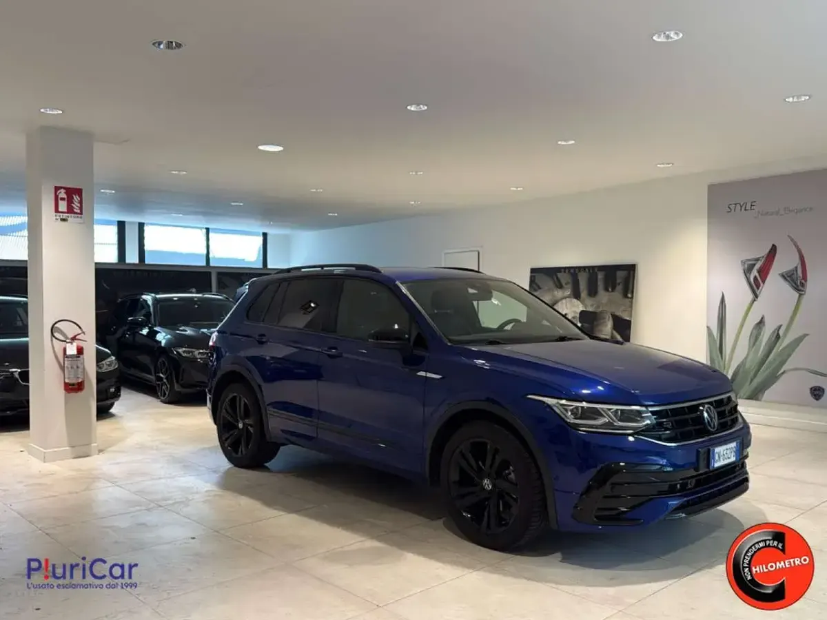 Usata VW Tiguan R-line 150 CV (110 kW) 2023 Blu/azzurro SUV