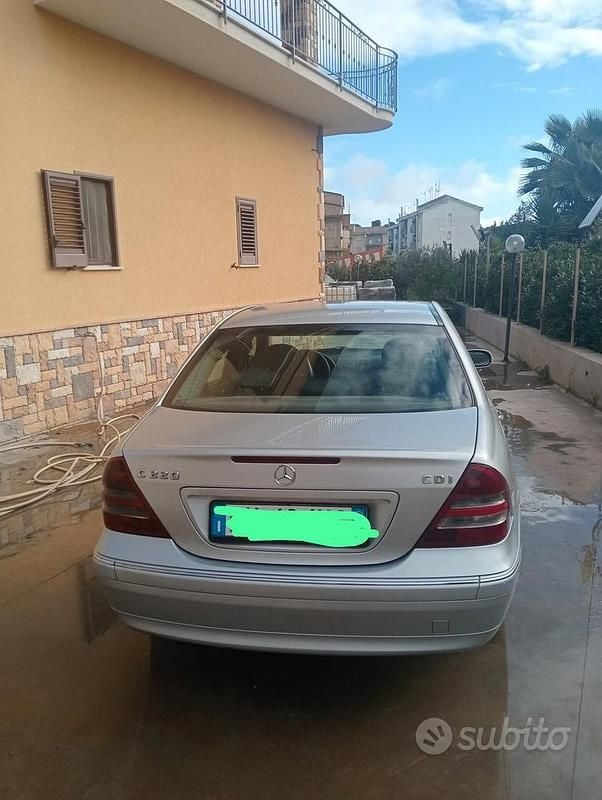 Usata Mercedes C220 142 CV (104 kW) 2001 Grigio Berlina