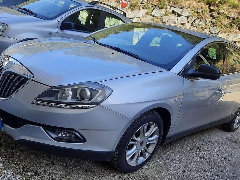 Usata Lancia Delta 120 CV (88 kW) 2010 Grigio Utilitaria