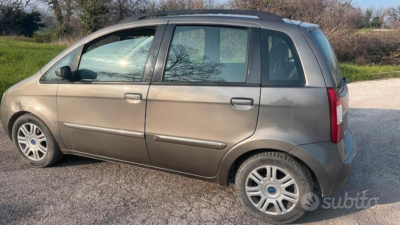 Usata Fiat Idea 2006 Grigio Monovolume